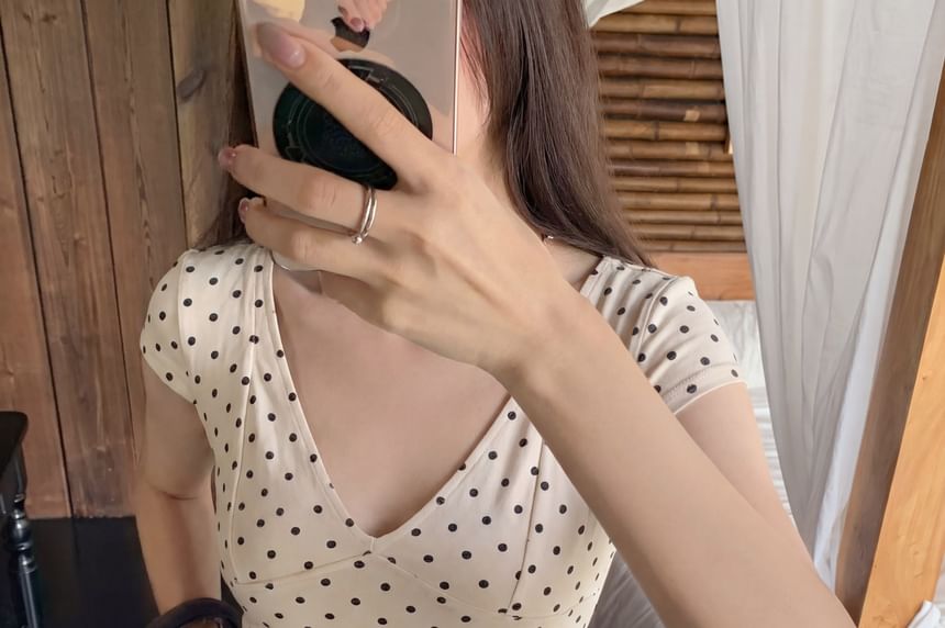 Polka Dot V-Neck Cropped Tee