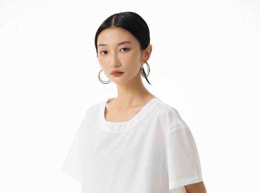 Short Sleeve Round Neck Ruffle Top