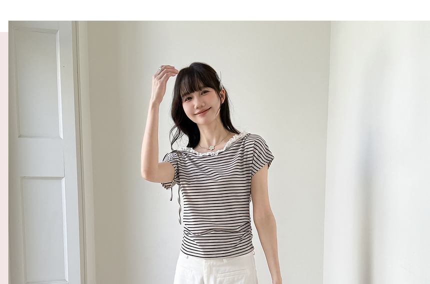 Short Sleeve Round Neck Striped Lace Trim T-Shirt