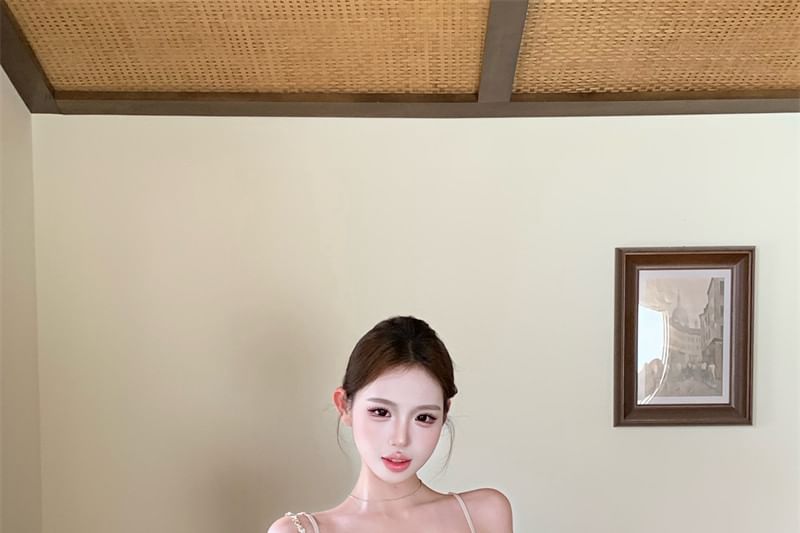 Spaghetti Strap Sweetheart Neck Plain Lace Camisole Top / Mid Rise Plain Shorts with Belt
