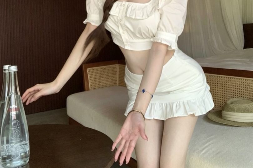 Short-Sleeve Square Neck Plain Ruffle Trim Crop Blouse / Mid Rise Plain Mini Pencil Skirt