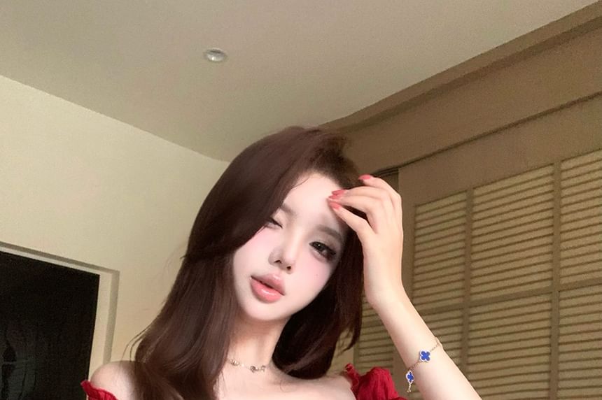 Short-Sleeve Off Shoulder Plain Ruffle Trim Crop Top / Mid Rise Mini A-Line Skirt