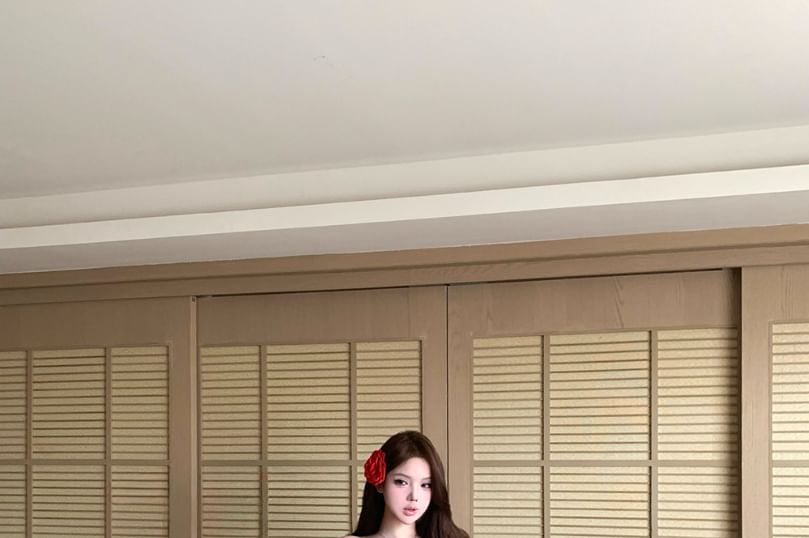 Short-Sleeve Off Shoulder Plain Ruffle Trim Crop Top / Mid Rise Mini A-Line Skirt