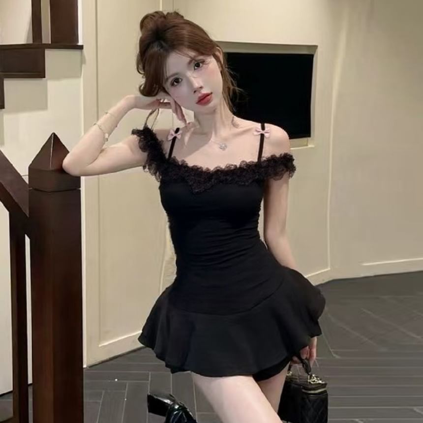 Short-Sleeve Cold Shoulder Plain Lace Trim Crop Top