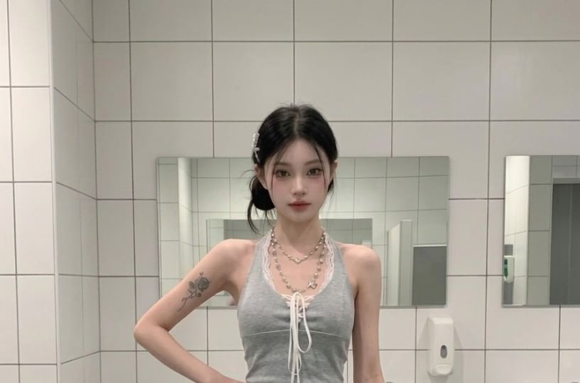 Scoop Neck Plain Lace Trim Cropped Halter Top