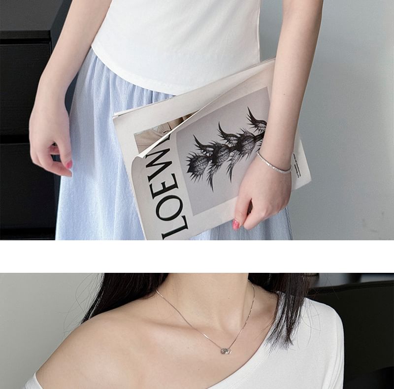 Off Shoulder Crop T-Shirt with Short Sleeves