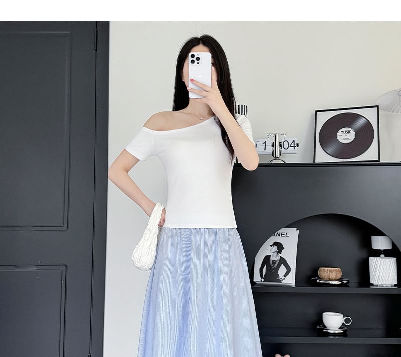 Off Shoulder Crop T-Shirt with Short Sleeves