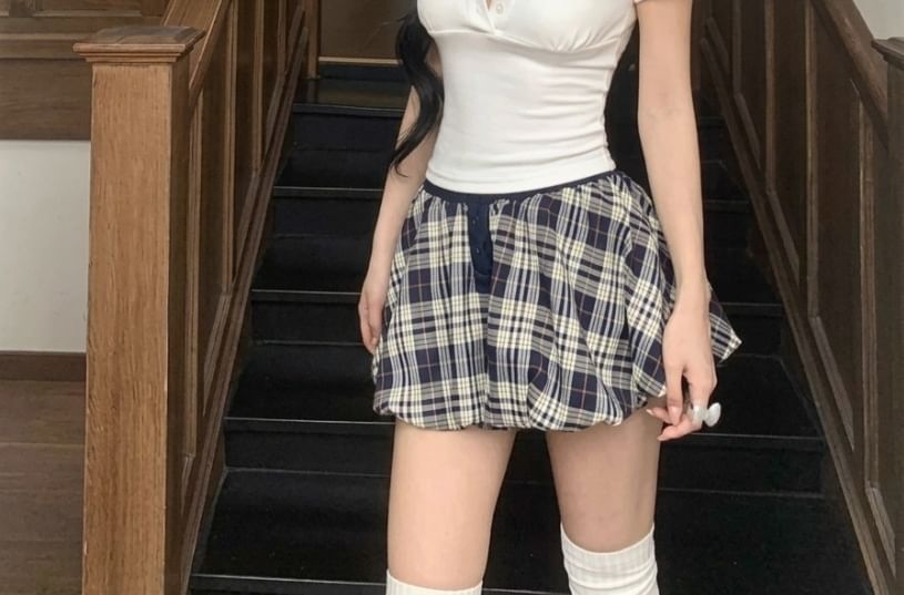 Short-Sleeve Plain Polo Top / Low Waist Plaid Mini A-Line Skirt