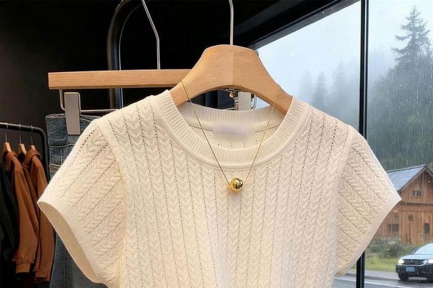 Short Sleeve Cable Knit Crew Neck Pullover