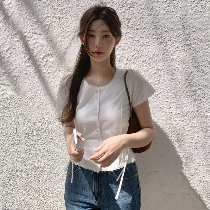 Casual Lace-Trim Round Neck Tee with Short Sleeves