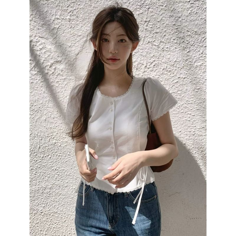 Casual Lace-Trim Round Neck Tee with Short Sleeves