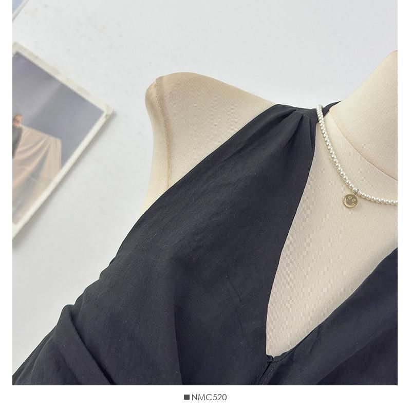 Set: Halter Plain Tie-Up Top + Elastic Waist Melange Maxi A-Line Skirt