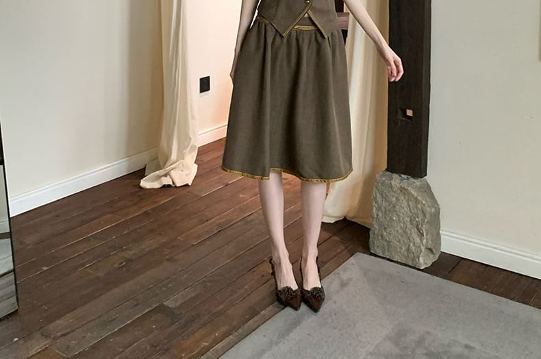 Sleeveless V-Neck Button-Up Top / Low Waist A-Line Skirt