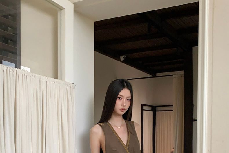Sleeveless V-Neck Button-Up Top / Low Waist A-Line Skirt