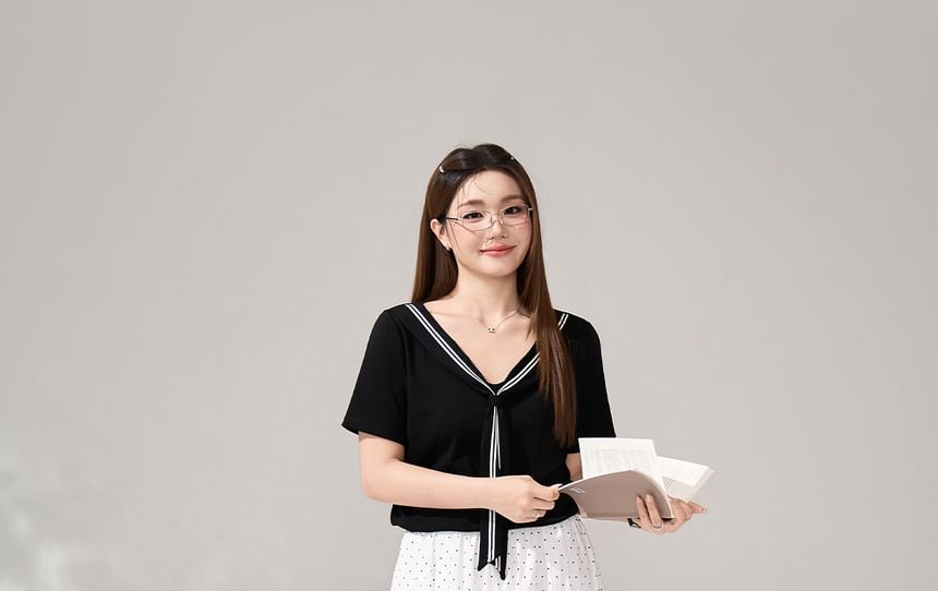 Short-Sleeve Tie-Neck Plain T-Shirt / High Waist Dotted Ruffled Mini A-Line Skirt