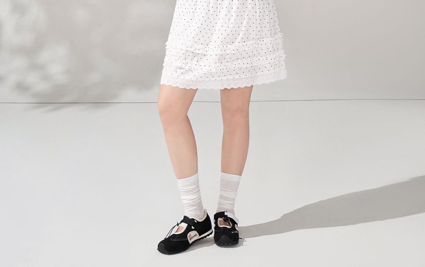 Short-Sleeve Tie-Neck Plain T-Shirt / High Waist Dotted Ruffled Mini A-Line Skirt