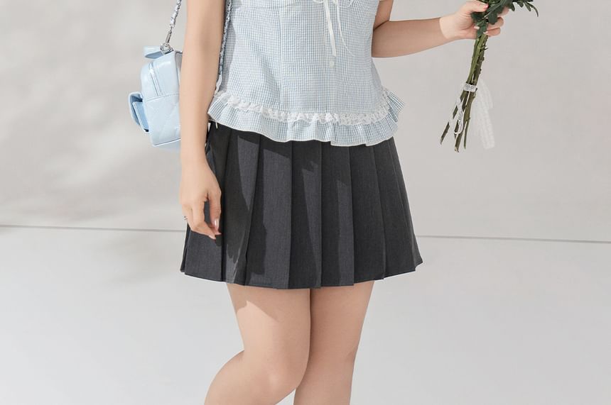 Puff-Sleeve V-Neck Lace Trim Gingham Blouse / High Waist Plain Pleated Mini A-Line Skirt
