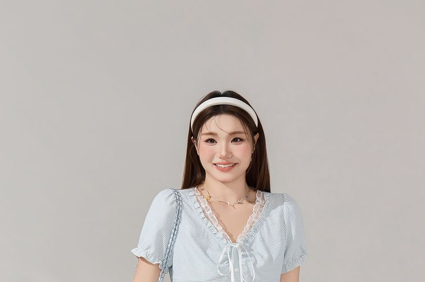 Puff-Sleeve V-Neck Lace Trim Gingham Blouse / High Waist Plain Pleated Mini A-Line Skirt