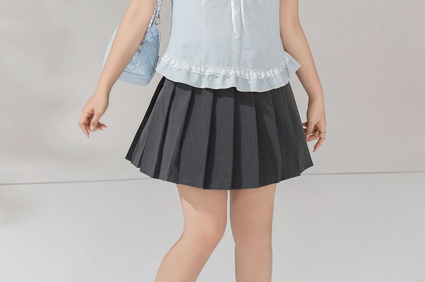 Puff-Sleeve V-Neck Lace Trim Gingham Blouse / High Waist Plain Pleated Mini A-Line Skirt