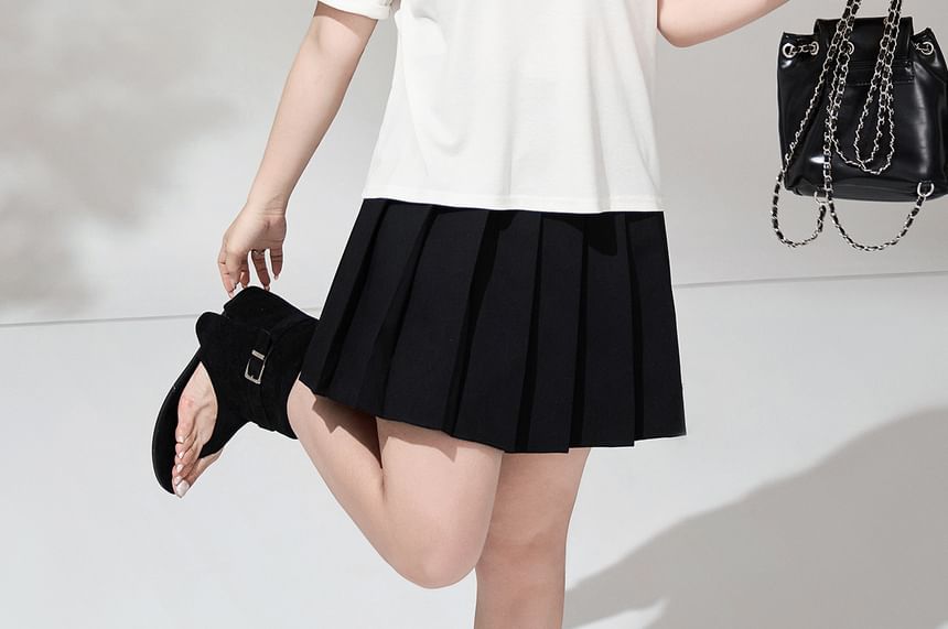 Short-Sleeve Round Neck Plain T-Shirt / High Waist Plain Pleated Mini A-Line Skirt
