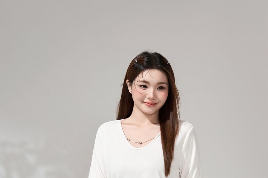 Short-Sleeve Round Neck Plain T-Shirt / High Waist Plain Pleated Mini A-Line Skirt