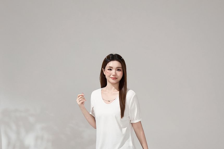 Short-Sleeve Round Neck Plain T-Shirt / High Waist Plain Pleated Mini A-Line Skirt
