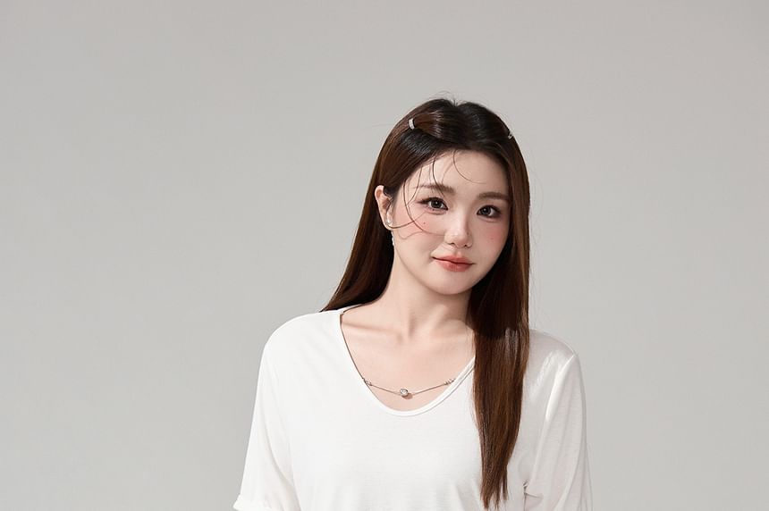 Short-Sleeve Round Neck Plain T-Shirt / High Waist Plain Pleated Mini A-Line Skirt