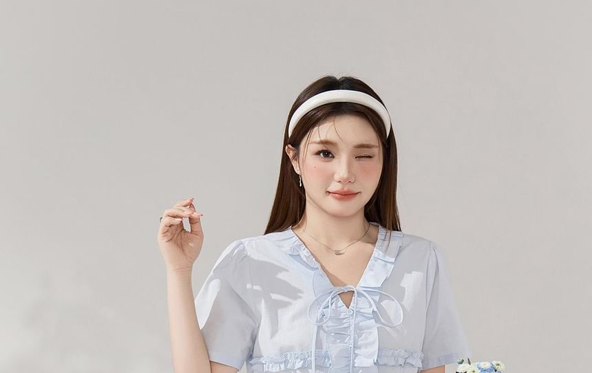 Short-Sleeve V-Neck Plain Ruffled Blouse / High Waist Midi A-Line Skirt