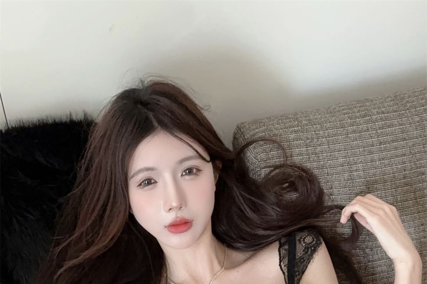 Sleeveless Lace Bra Top / Thongs / Set