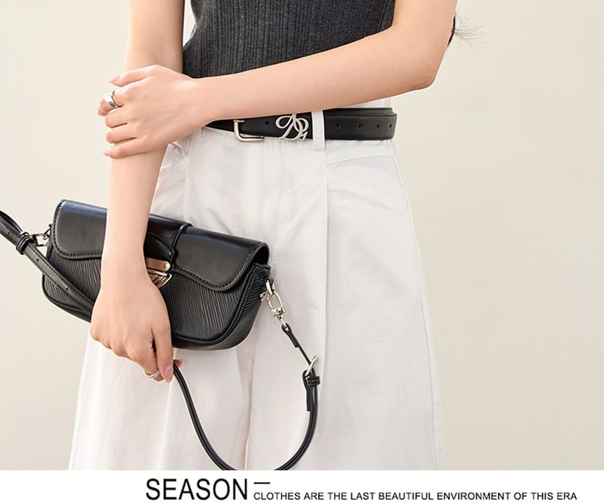 Collared Contrast Trim Short Sleeve Knit Top