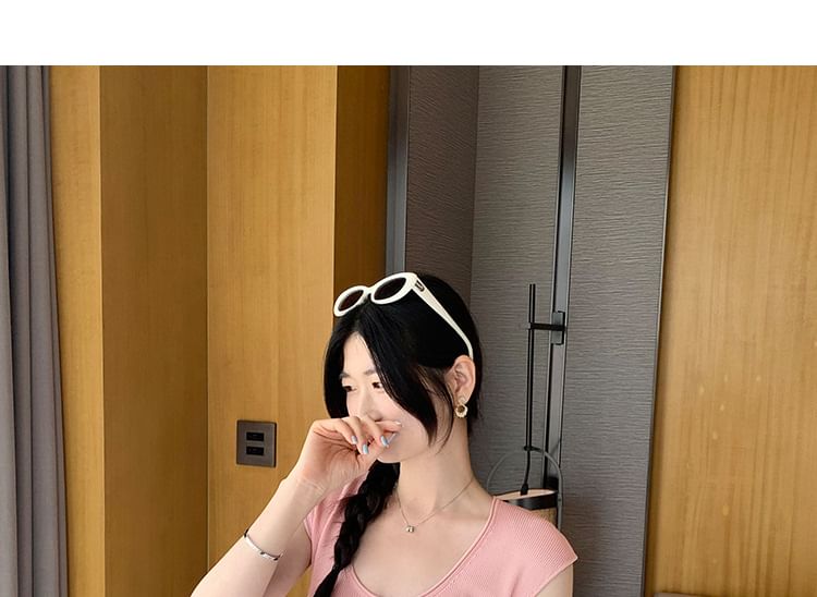 Scoop Neck Cap Sleeve Slim Knit Top