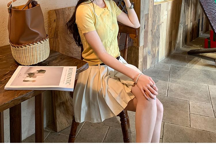 Collared Contrast Trim Short Sleeve Crop Knit Top