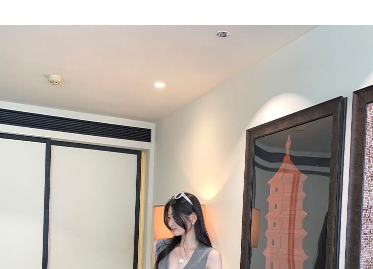 V-Neck Slim Fit Crop Tank