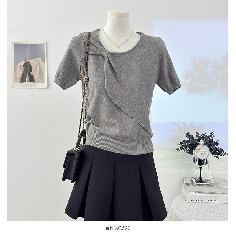 Crew Neck Ruched Knit Top