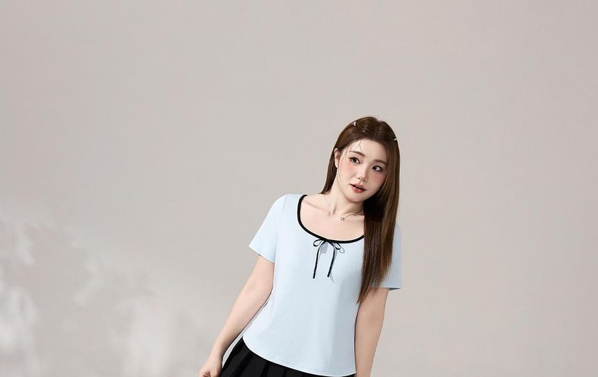 Bow Detail Scoop Neck Short Sleeve T-Shirt Plus Mini Pleated Skirt