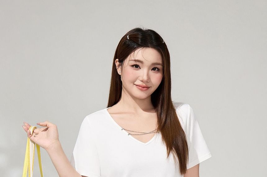 Plus Size Short-Sleeve V-Neck Plain Chain Detail T-Shirt / Elastic Waist Plain Barrel Leg Sweatpants