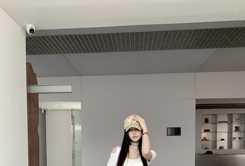 Casual Cold Shoulder Scoop Neck Crop Tee
