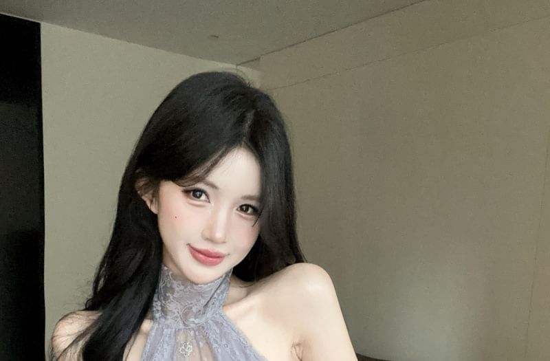 Lace Panel Mock Neck Sleeveless Top