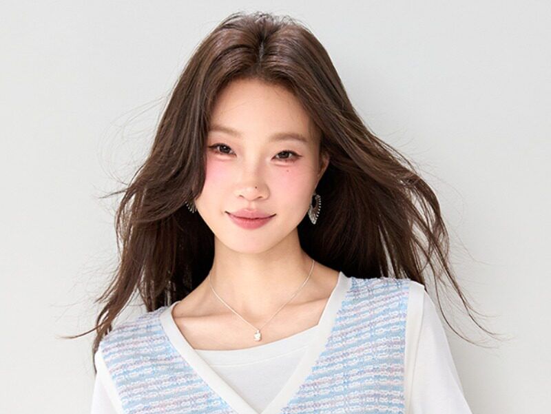 Mock Two-Piece Short-Sleeve V-Neck Textured Panel T-Shirt