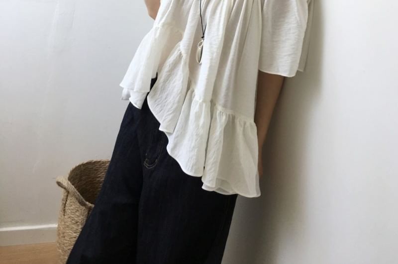Asymmetrical Ruffle Hem Square Neck Short Sleeve Blouse