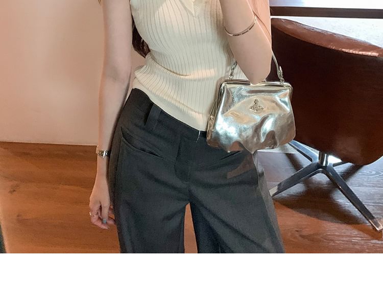 Ribbed Knit Cropped V-Neck Collared Top