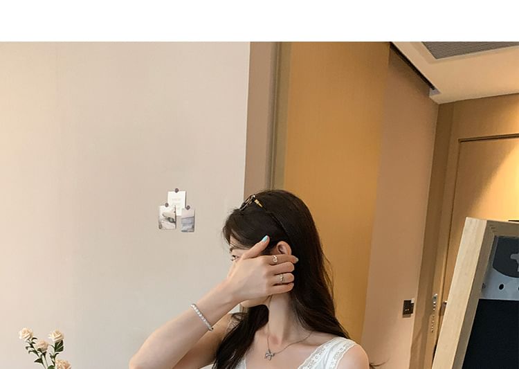 Lace Trim V-Neck Sleeveless Top