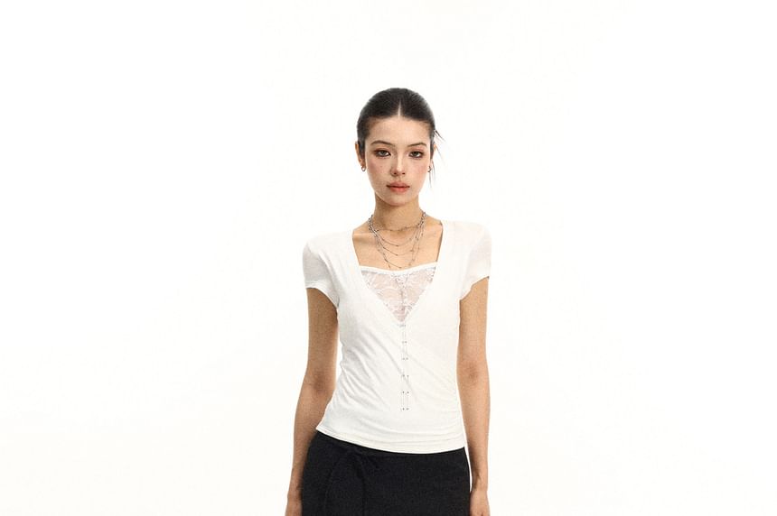 Mock Two-Piece V-Neck Lace Panel Ruched Slim Fit Tee