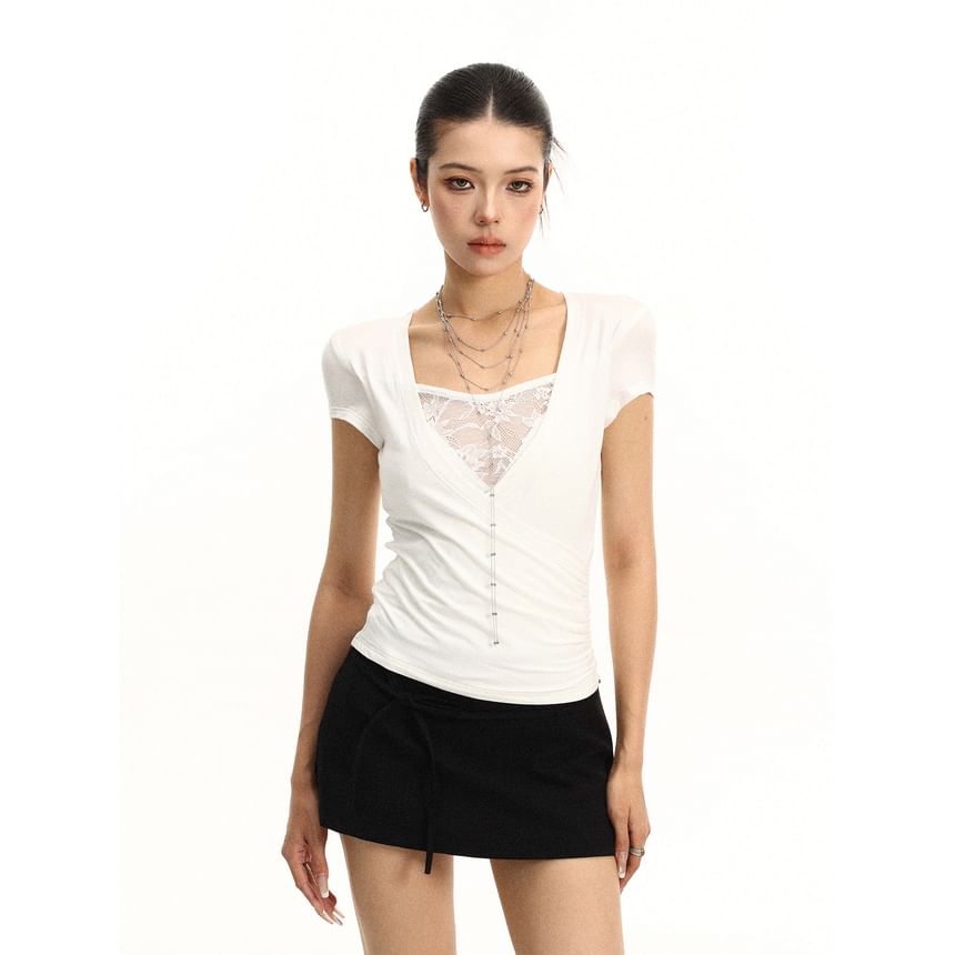 Mock Two-Piece V-Neck Lace Panel Ruched Slim Fit Tee