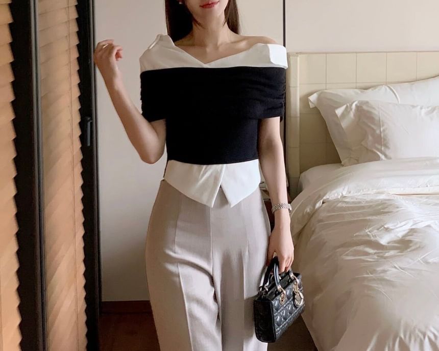 One-Shoulder Two Tone Front-Slit Short-Sleeve Blouse