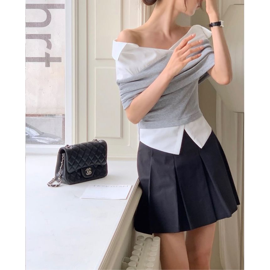 One-Shoulder Two Tone Front-Slit Short-Sleeve Blouse