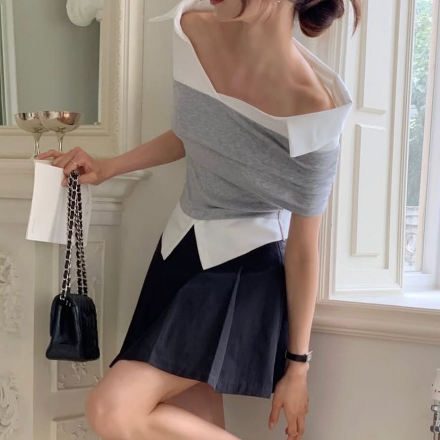 One-Shoulder Two Tone Front-Slit Short-Sleeve Blouse