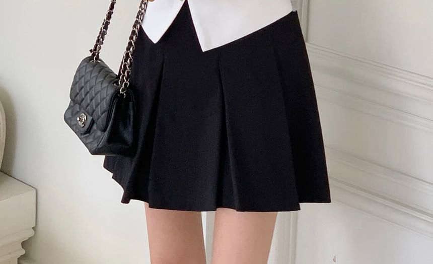 One-Shoulder Two Tone Front-Slit Short-Sleeve Blouse