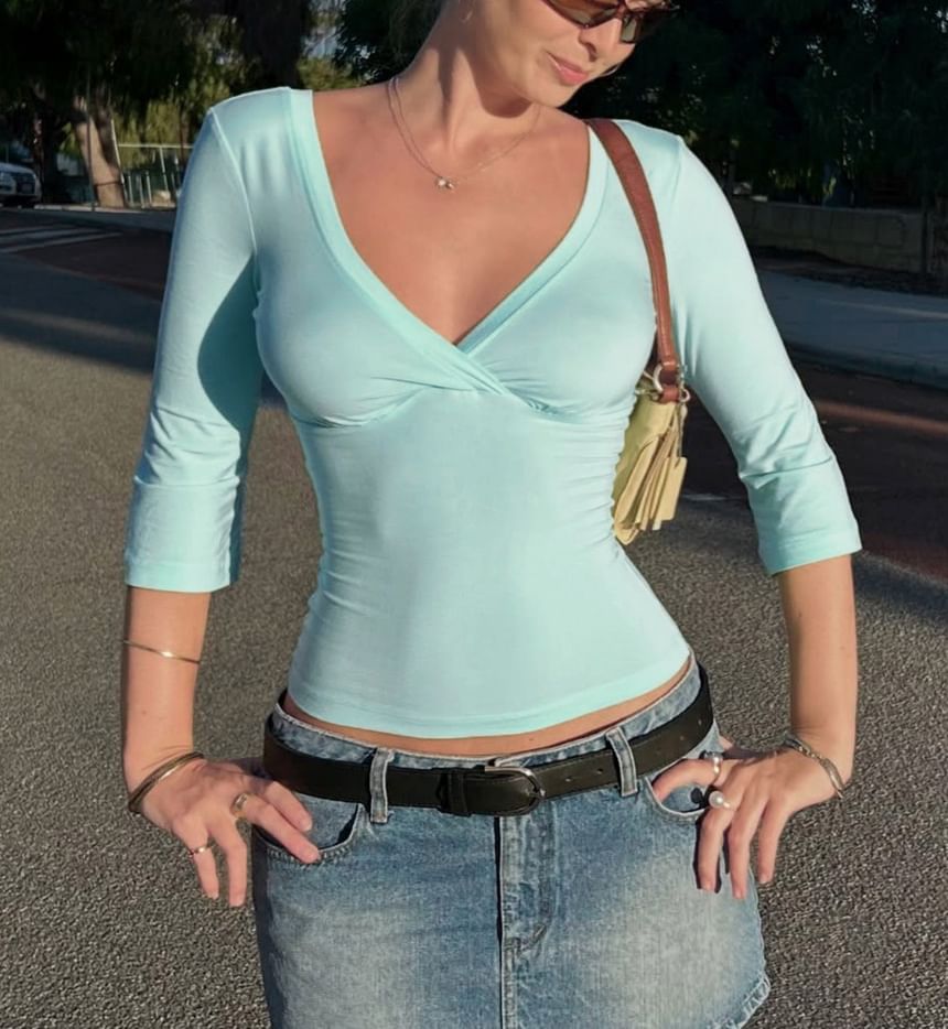Slim-Fit V-Neck Elbow Sleeve Crop Tee