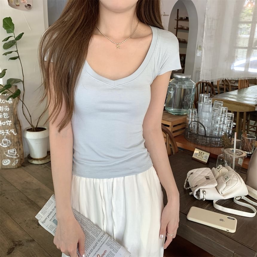 Basic V-Neck Tee